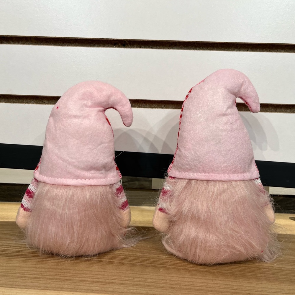 Valentine’s Day gnome couple - Picture 3 of 3